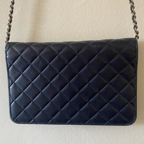 CHANEL Diamond CC Wallet on Chain - Picture 6 of 9